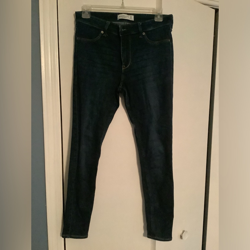 Abercrombie & Fitch The Jean Legging Mid Rise Size 6 short.
